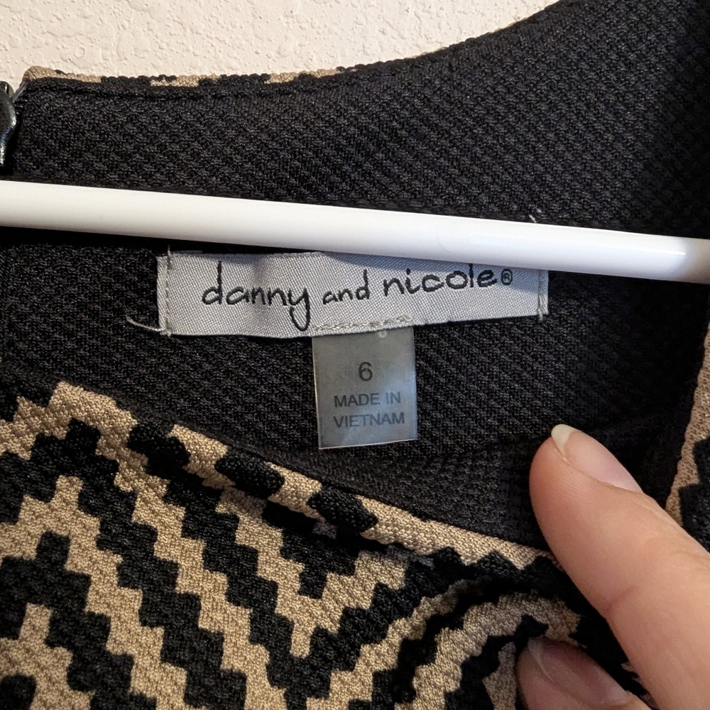 Danny & Nicole Black and Cream Zigzag Dress Size 6 - Picture 4 of 7